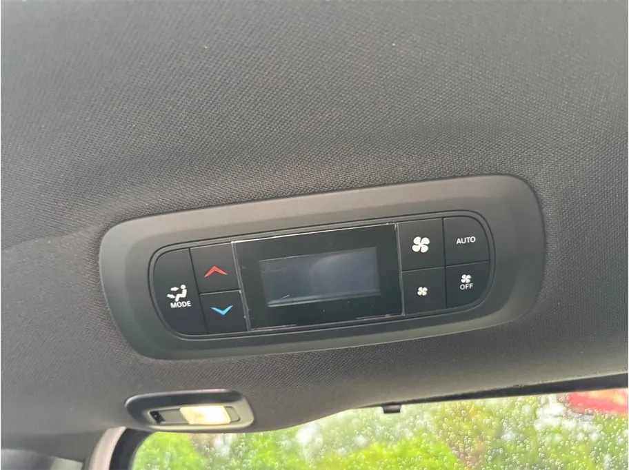 Chrysler Pacifica photo 41