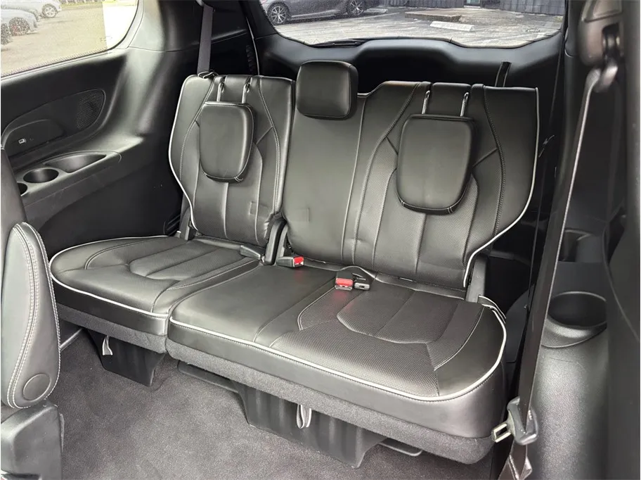Chrysler Pacifica photo 43