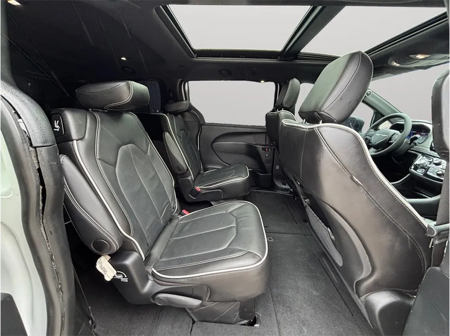 Chrysler Pacifica photo 44
