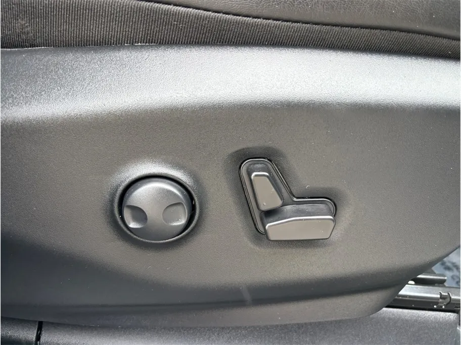 Chrysler Pacifica photo 46