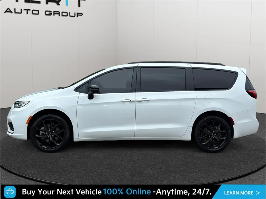 Chrysler Pacifica photo 5