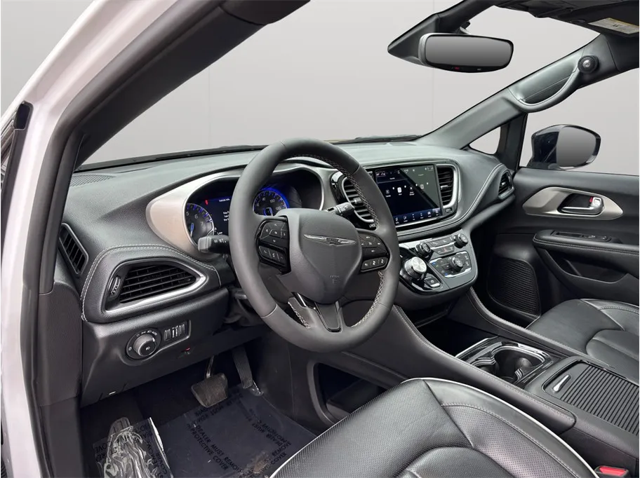 Chrysler Pacifica photo 6