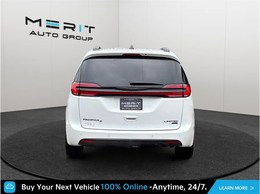Chrysler Pacifica photo 8