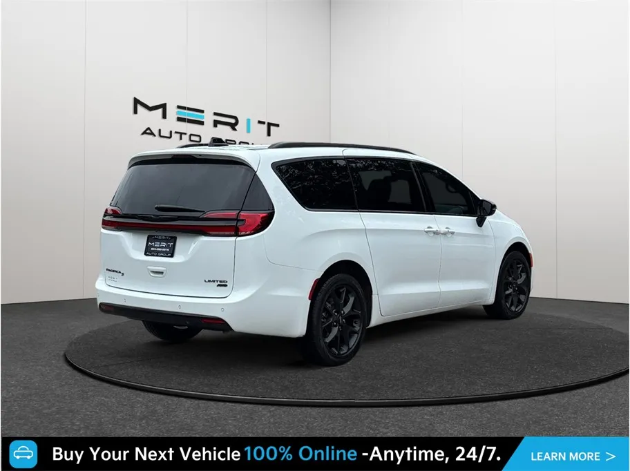Chrysler Pacifica photo 9