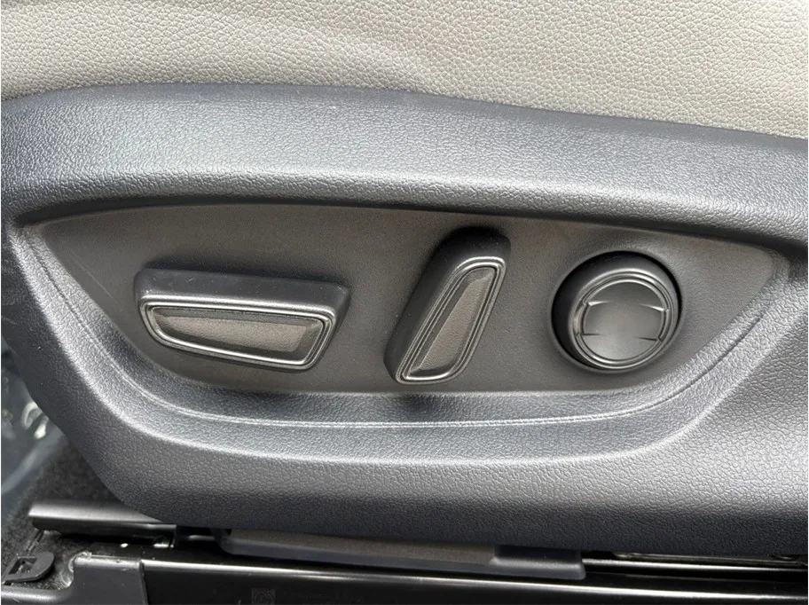 Toyota Camry photo 17