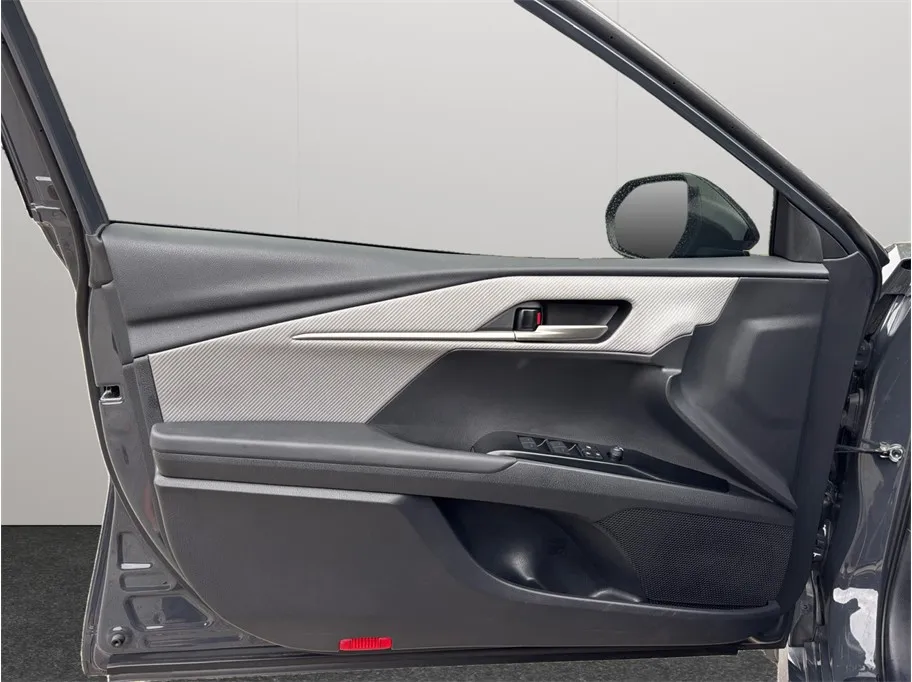 Toyota Camry photo 18