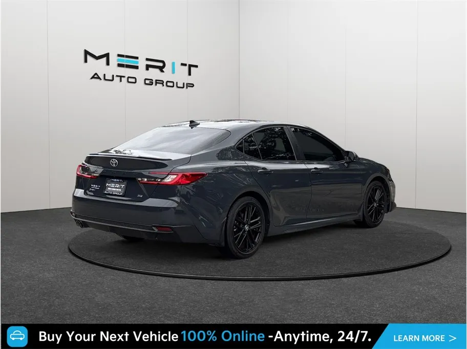 Toyota Camry photo 9