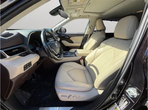 Photos of 2020 Toyota Highlander Limited Sport Utility 4D for sale in Jacksonville, FL at Merit Auto Group Atlantic