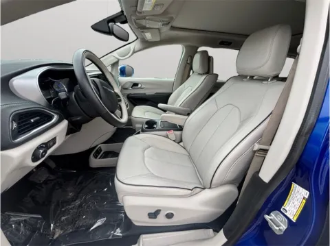 Photos of 2018 Chrysler Pacifica Hybrid Limited Minivan 4D for sale in Jacksonville, FL at Merit Auto Group Atlantic