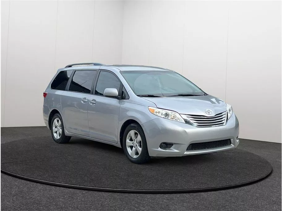 2017 Toyota Sienna LE Minivan 4D for sale in Jacksonville, FL