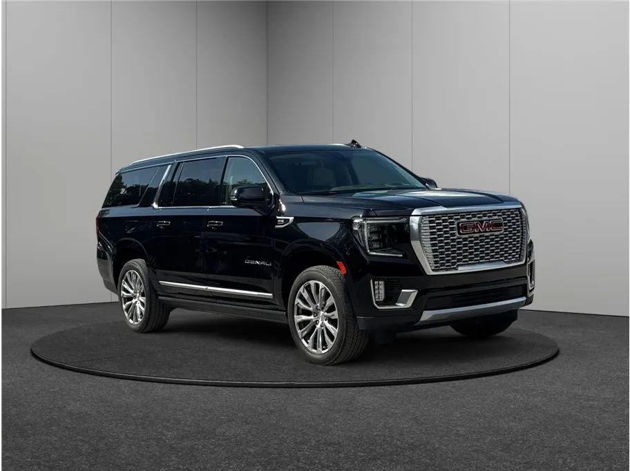 Black 2021 GMC Yukon XL Denali Sport Utility 4D for sale in Jacksonville, FL