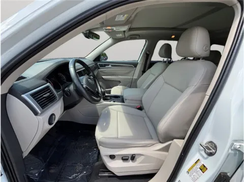 Photos of 2019 Volkswagen Atlas 3.6L V6 SE w/Technology for sale in Jacksonville, FL at Merit Auto Group