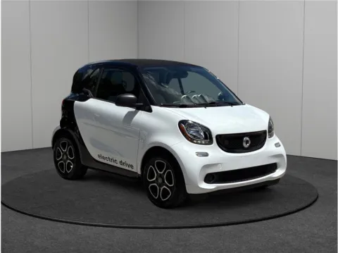 White 2019 smart EQ fortwo Passion Hatchback Coupe 2D for sale in Jacksonville, FL