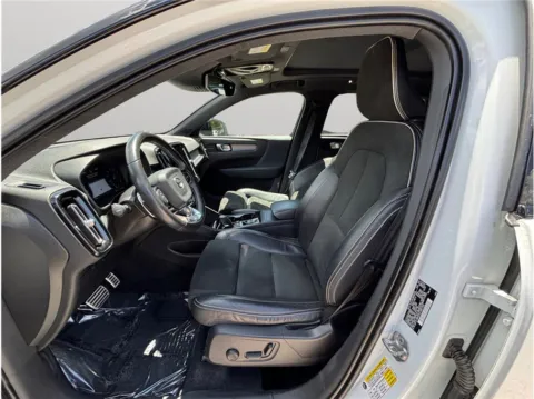 Photos of 2019 Volvo XC40 R-Design for sale in Jacksonville, FL at Merit Auto Group