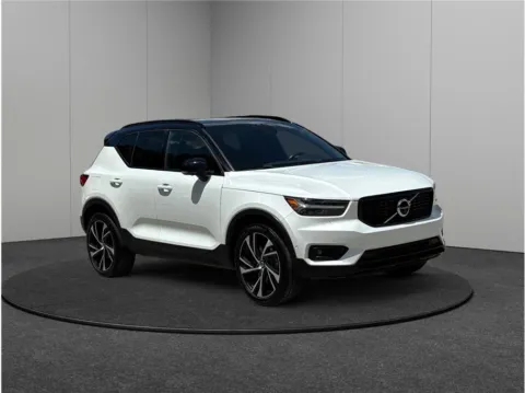White 2019 Volvo XC40 R-Design for sale in Jacksonville, FL