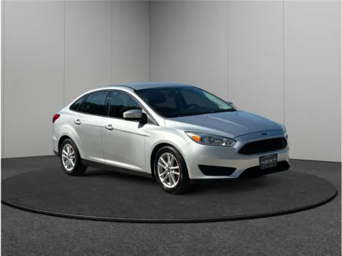 Silver 2015 Ford Focus SE for sale in Jacksonville, FL