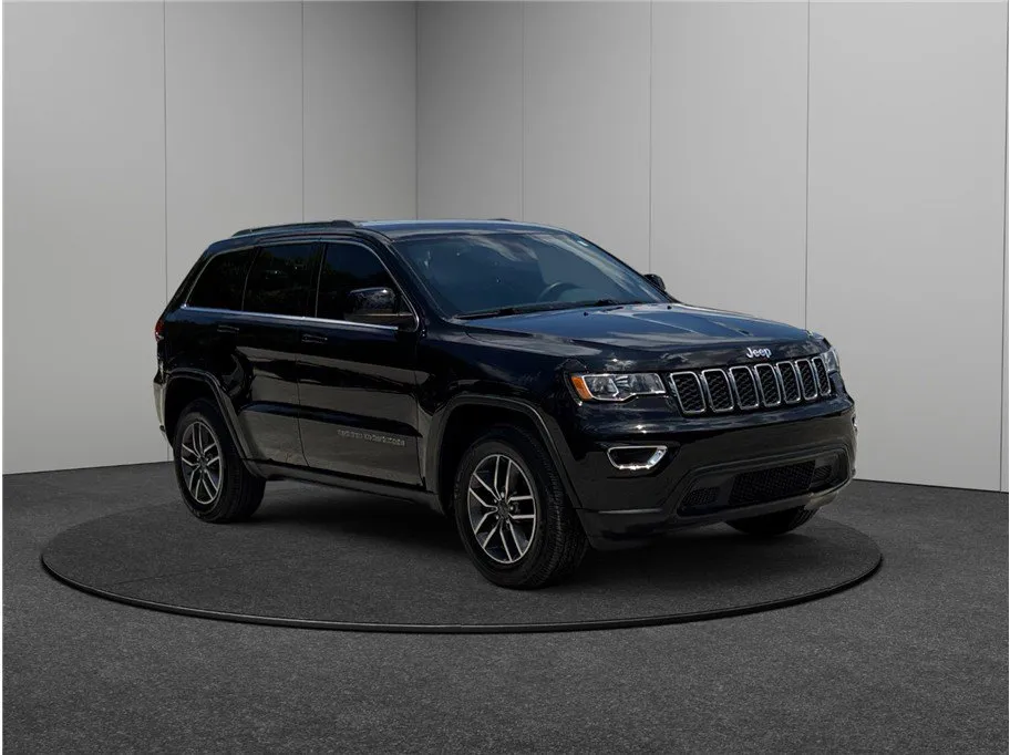 Black 2020 Jeep Grand Cherokee Laredo E for sale in Jacksonville, FL