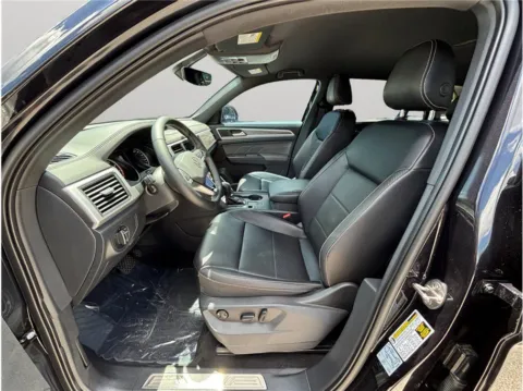 Photos of 2021 Volkswagen Atlas Cross Sport 2.0T SE w/Technology for sale in Jacksonville, FL at Merit Auto Group