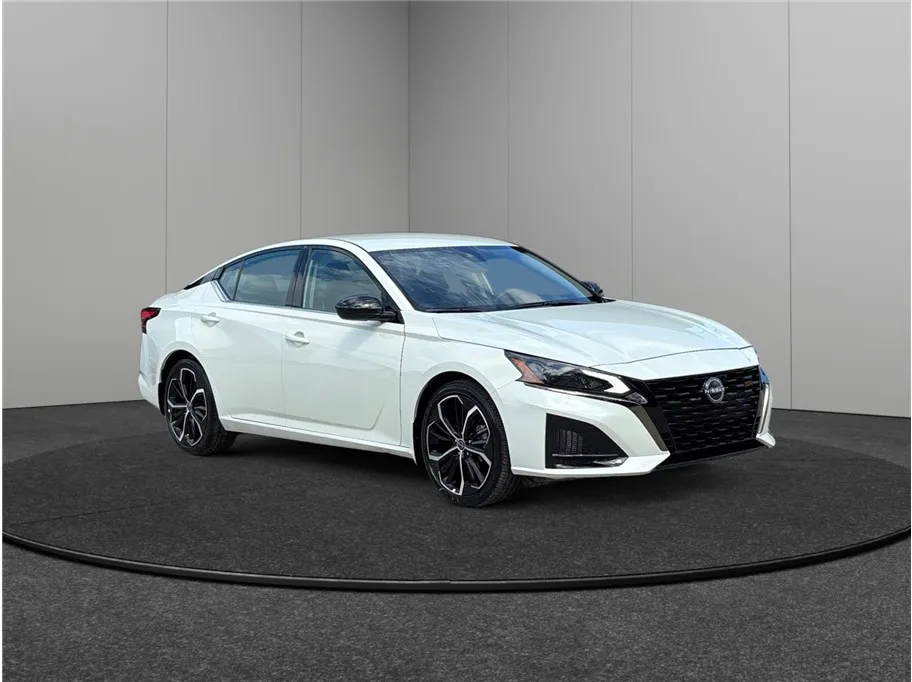 White 2025 Nissan Altima 2.5 SR Sedan 4D for sale in Jacksonville, FL