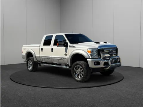 White 2016 Ford F250 Super Duty Crew Cab Lariat Pickup 4D 6 3/4 ft for sale in Jacksonville, FL