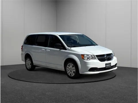 White 2018 Dodge Grand Caravan Passenger SE Minivan 4D for sale in Jacksonville, FL