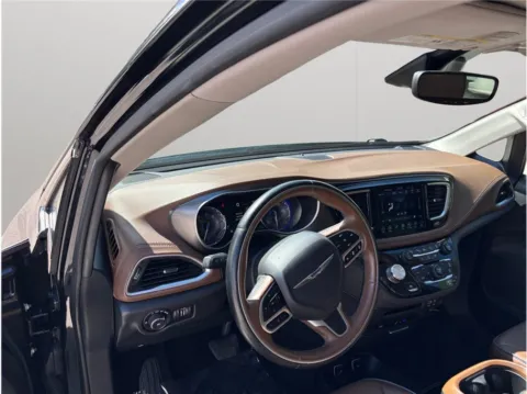 More photos of 2018 Chrysler Pacifica Limited Minivan 4D at Merit Auto Group Atlantic, FL
