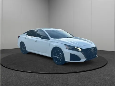 White 2023 Nissan Altima 2.5 SR Sedan 4D for sale in Jacksonville, FL
