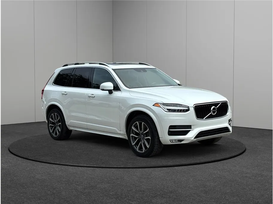 White 2019 Volvo XC90 T5 Momentum Sport Utility 4D for sale in Jacksonville, FL