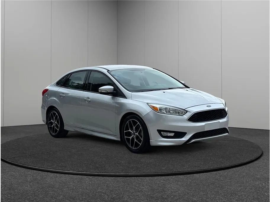 Silver 2015 Ford Focus SE Sedan 4D for sale in Jacksonville, FL