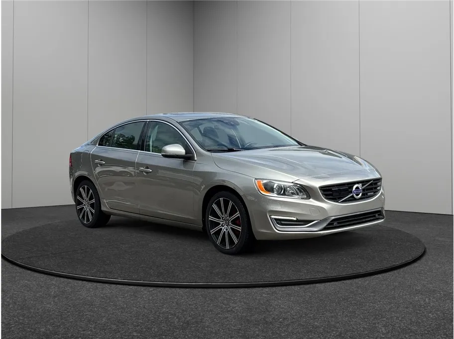 Gold 2016 Volvo S60 T5 Inscription Platinum Sedan 4D for sale in Jacksonville, FL