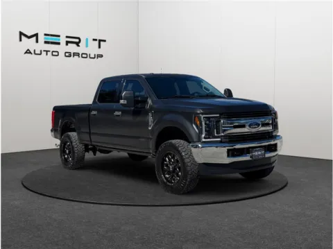 White 2018 Ford F250 Super Duty Crew Cab XLT Pickup 4D 6 3/4 ft for sale in Jacksonville, FL