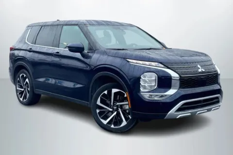 Photos of 2024 Mitsubishi Outlander SE Sport Utility 4D for sale in Janesville, WI at Cool Car Guys