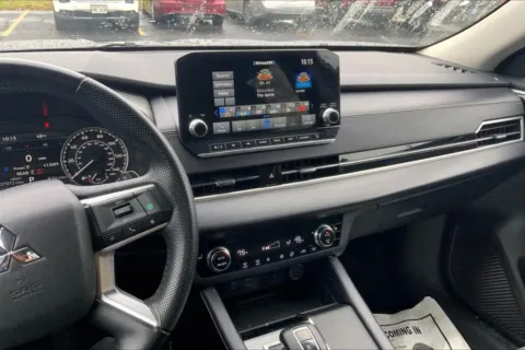 More photos of 2024 Mitsubishi Outlander SE Sport Utility 4D at Cool Car Guys, WI