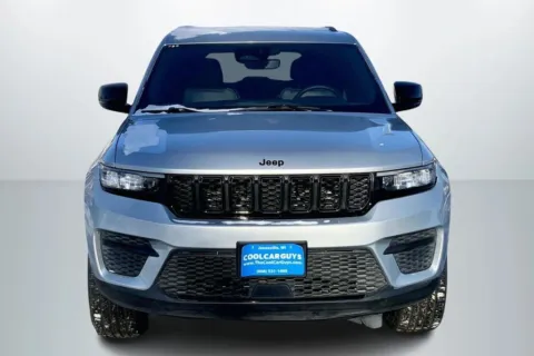 Another view of 2022 Jeep Grand Cherokee All New Altitude Sport Utility 4D for sale in Janesville, WI at Cool Car Guys