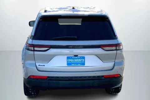 More photos of 2022 Jeep Grand Cherokee All New Altitude Sport Utility 4D at Cool Car Guys, WI