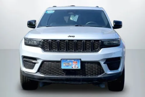 Another view of 2022 Jeep Grand Cherokee All New Altitude Sport Utility 4D for sale in Janesville, WI at Cool Car Guys