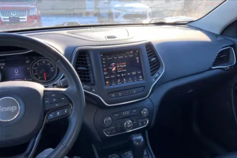 More photos of 2023 Jeep Cherokee Altitude Lux Sport Utility 4D at Cool Car Guys, WI