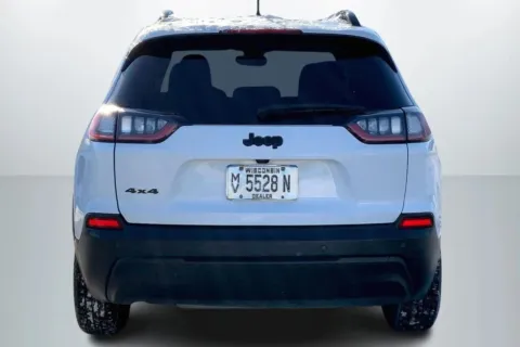 More photos of 2023 Jeep Cherokee Altitude Lux Sport Utility 4D at Cool Car Guys, WI