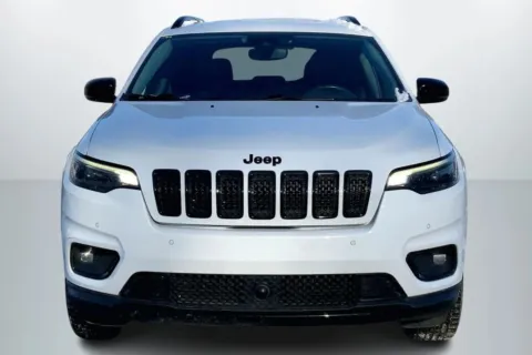 Another view of 2023 Jeep Cherokee Altitude Lux Sport Utility 4D for sale in Janesville, WI at Cool Car Guys