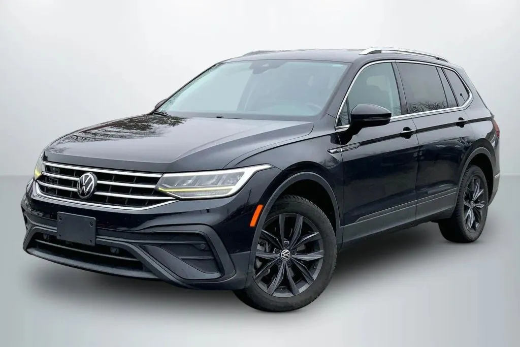 Black 2022 Volkswagen Tiguan SE 4MOTION Sport Utility 4D for sale in Janesville, WI