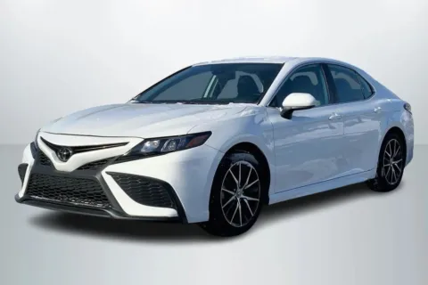 White 2021 Toyota Camry SE Nightshade Edition Sedan 4D for sale in Janesville, WI