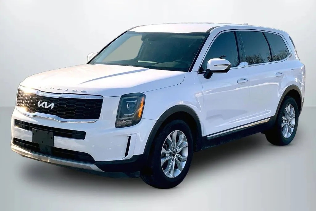 White 2022 Kia Telluride LX Sport Utility 4D for sale in Janesville, WI