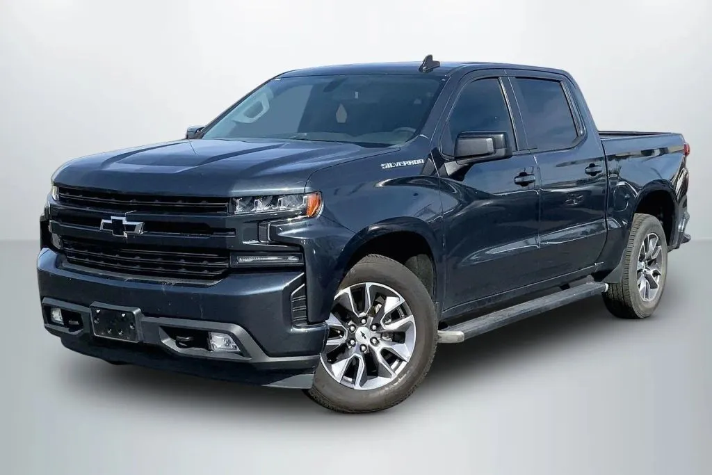 Black 2020 Chevrolet Silverado 1500 Crew Cab RST Pickup 4D 5 3/4 ft for sale in Janesville, WI