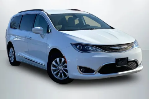 Photos of 2017 Chrysler Pacifica Touring-L Minivan 4D for sale in Janesville, WI at Cool Car Guys