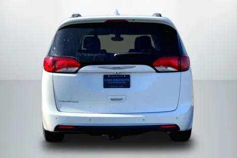 More photos of 2017 Chrysler Pacifica Touring-L Minivan 4D at Cool Car Guys, WI