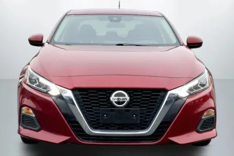 Another view of 2021 Nissan Altima 2.5 SV Sedan 4D for sale in Janesville, WI at Cool Car Guys