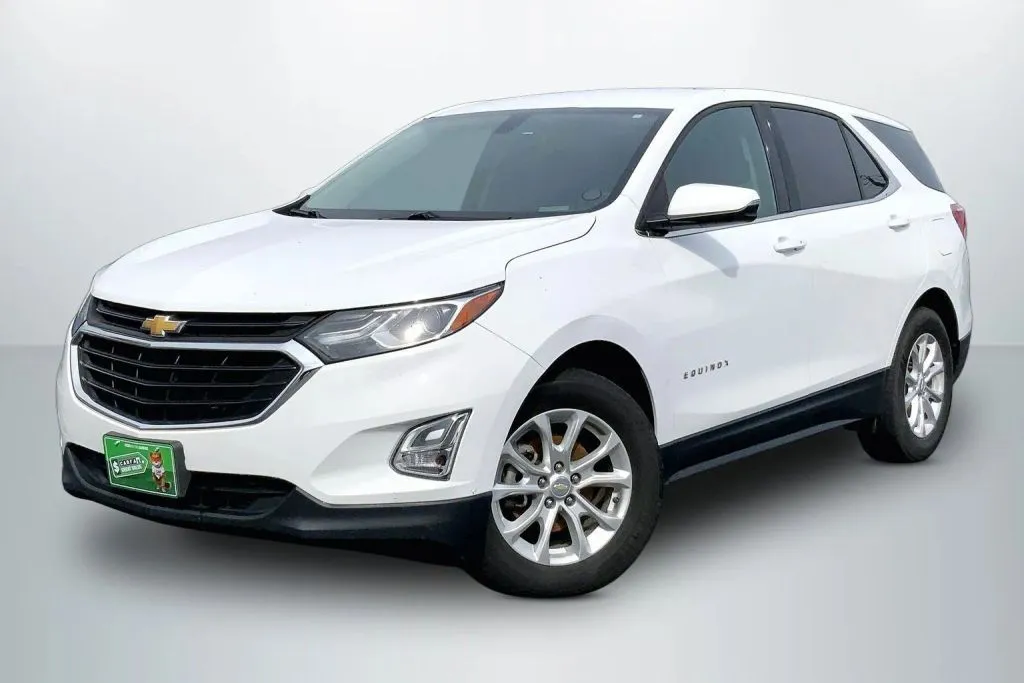 White 2018 Chevrolet Equinox LT Sport Utility 4D for sale in Janesville, WI