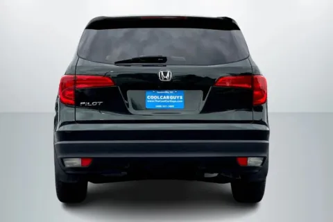 More photos of 2018 Honda Pilot EX Sport Utility 4D at Cool Car Guys, WI