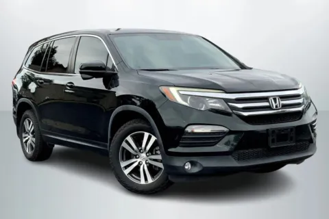 Photos of 2018 Honda Pilot EX Sport Utility 4D for sale in Janesville, WI at Cool Car Guys