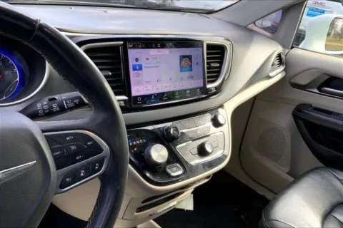 More photos of 2022 Chrysler Pacifica Touring L Van 4D at Cool Car Guys, WI